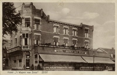 16057 Gezicht op de voor- en rechtergevel van het Hotel 't Wapen van Zeist (Slotlaan 303) te Zeist.